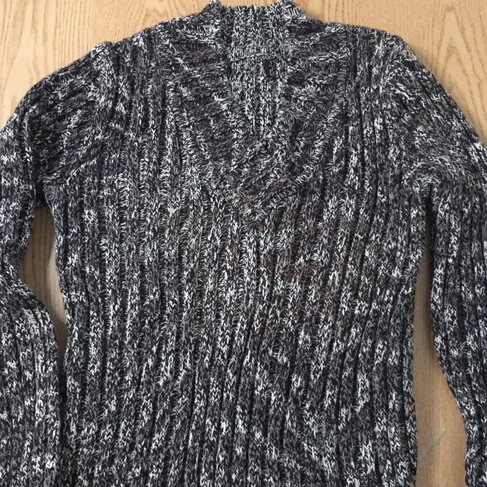 Women's Grey Black White Marled V-Neck Sweater Large Ribbed Size Small